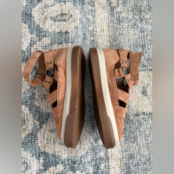 Free People‎ Bodhi Fisher Sneaker Size 9 Pristine Condition - Picture 3 of 6